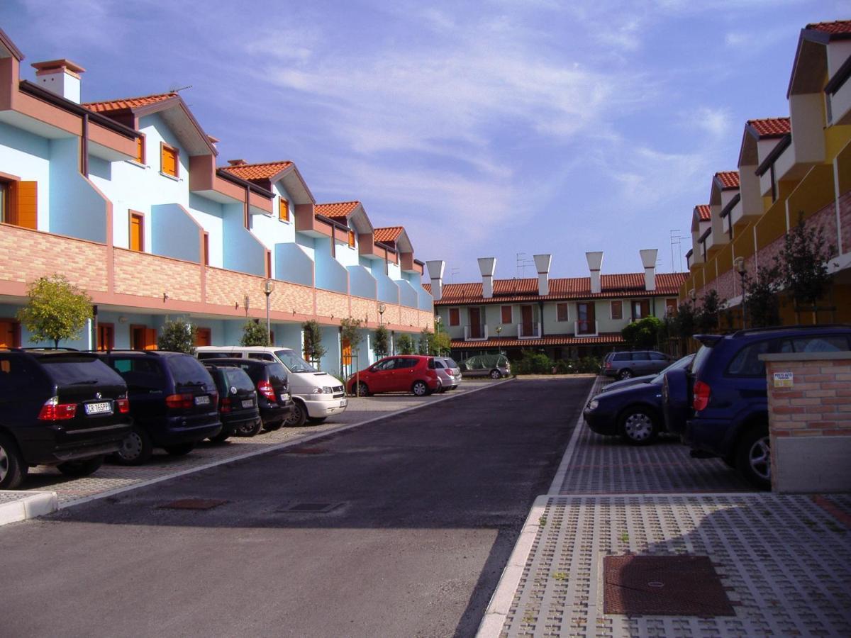 Residence Sole E Mare Appartamenti Rosolina Mare Bagian luar foto